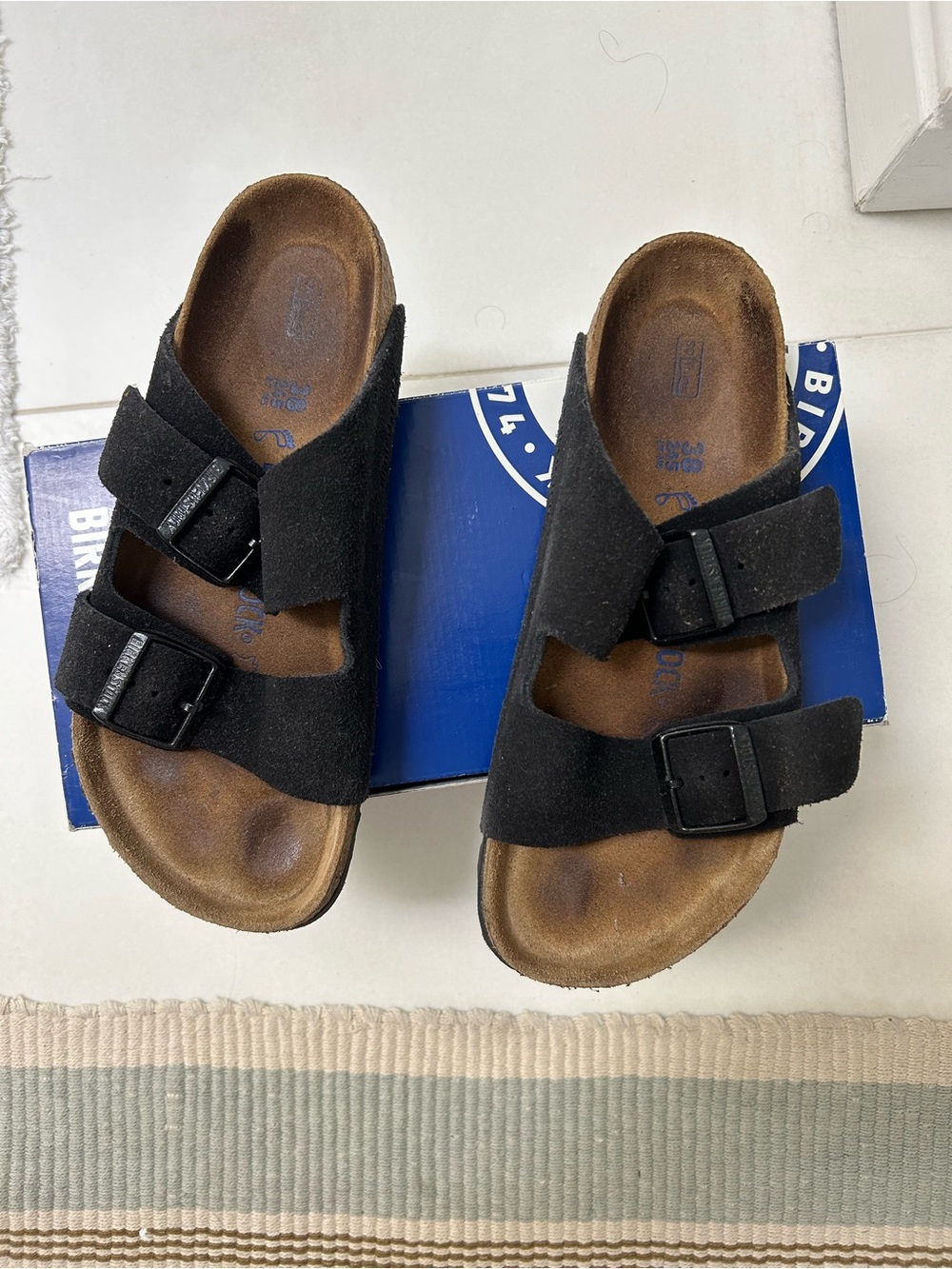 Birkenstock Arizona in Black Suede